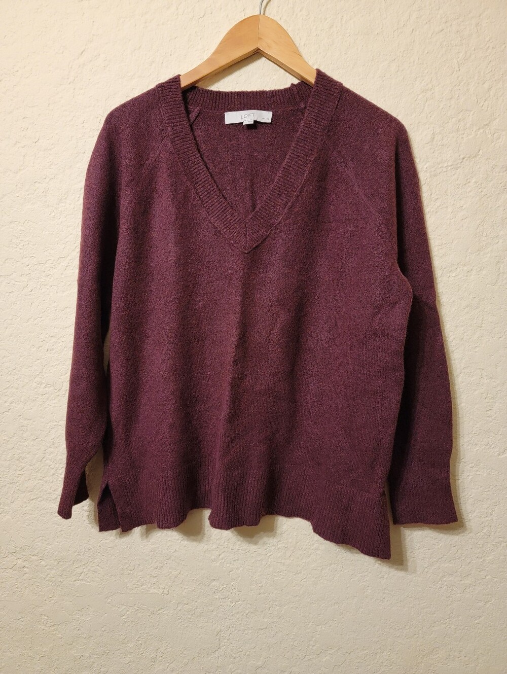 LOFT Burgandy Long Sleeve V Neck Pullover Sweater Sz L Petite